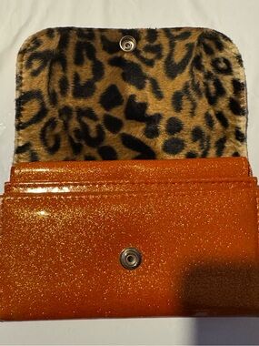 Trophy Queen Glitter soft Orange Leopard-Trim Women's Wallet